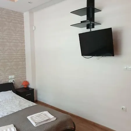 Luxury 2 Bedroom,2 Bathroom ,free Parking Apartment *