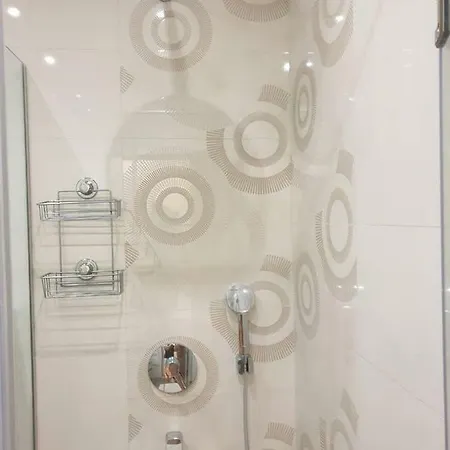 Apartment Luxury 2 Bedroom,2 Bathroom ,free Parking *