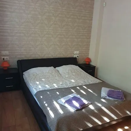 Luxury 2 Bedroom,2 Bathroom ,free Parking